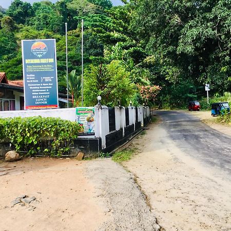 Diyaluma Falls Inn Koslanda エクステリア 写真