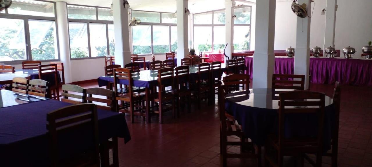 Diyaluma Falls Inn Koslanda エクステリア 写真
