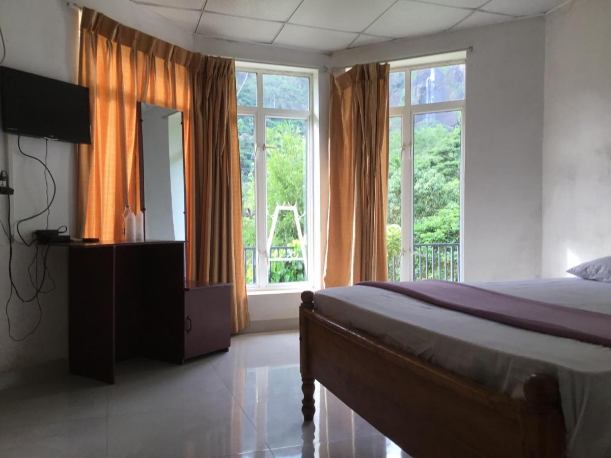 Diyaluma Falls Inn Koslanda エクステリア 写真