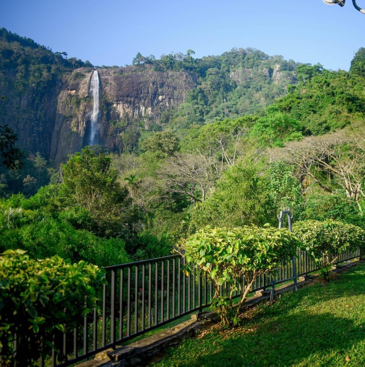 Diyaluma Falls Inn Koslanda エクステリア 写真